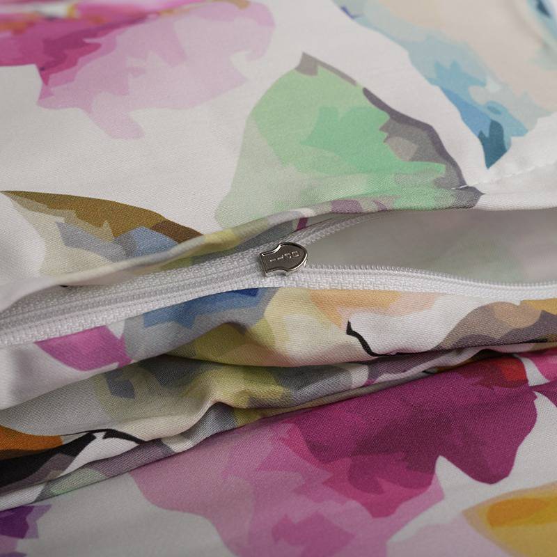 Vibrance-zipper-closing